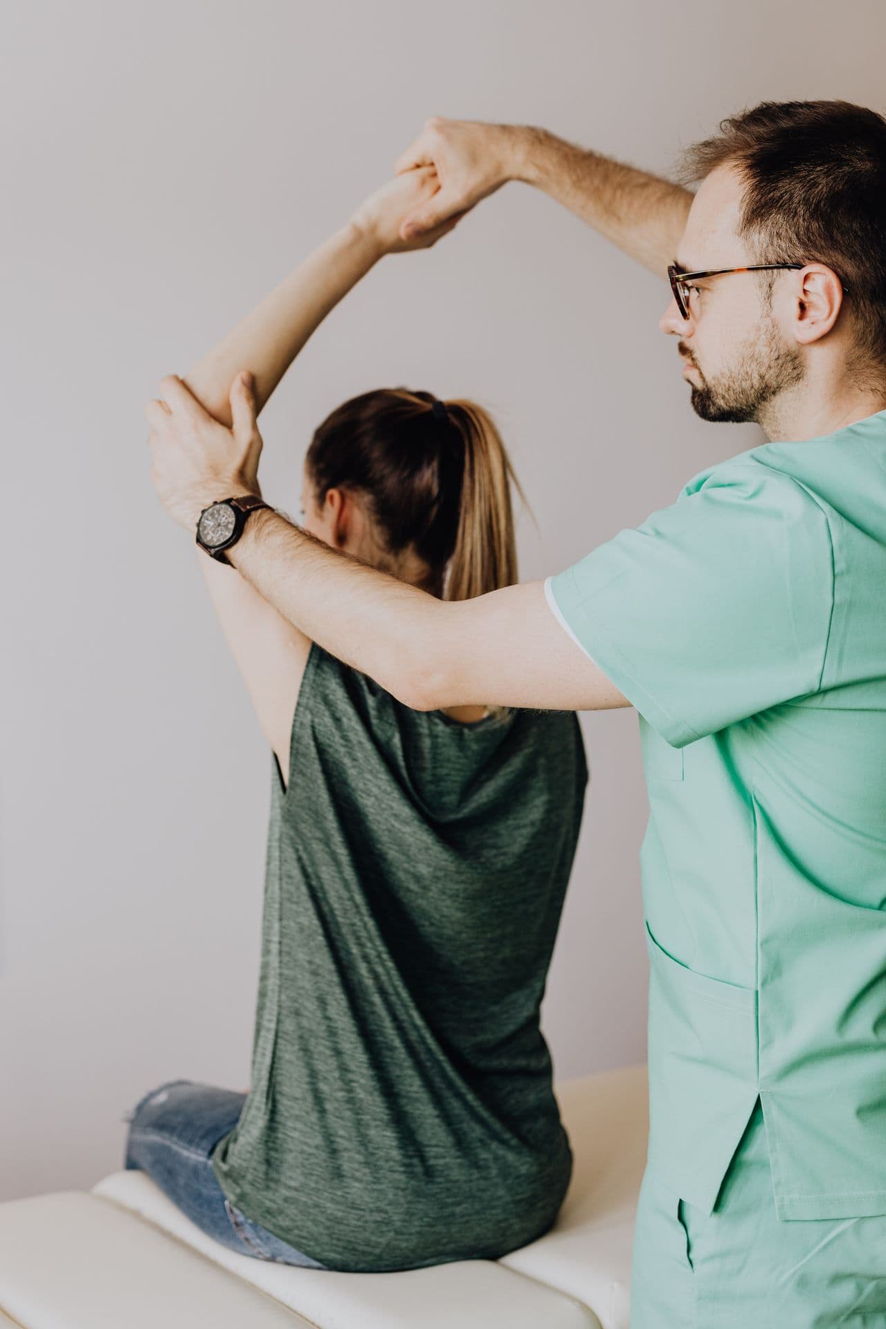 Physiotherapeutische Behandlung mit gezielten manuellen Techniken